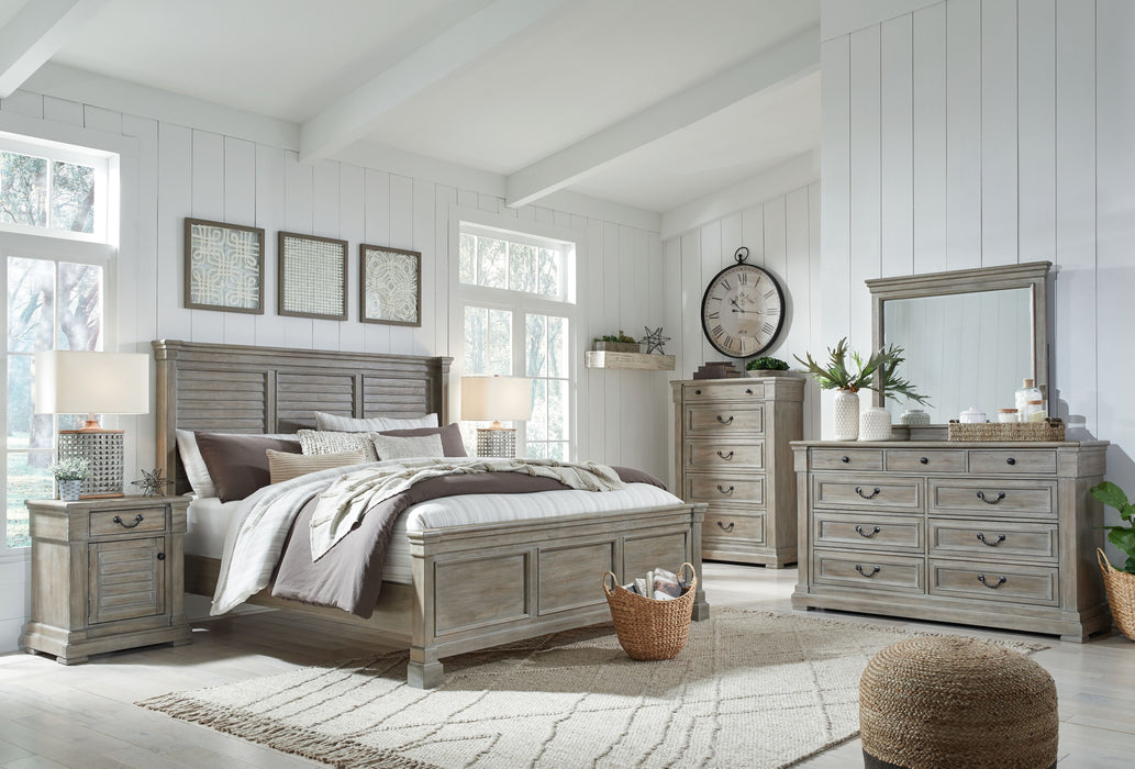 Moreshire - Bisque - 8 Pc. - Dresser, Mirror, Chest, Queen Panel Bed, 2 Nightstands