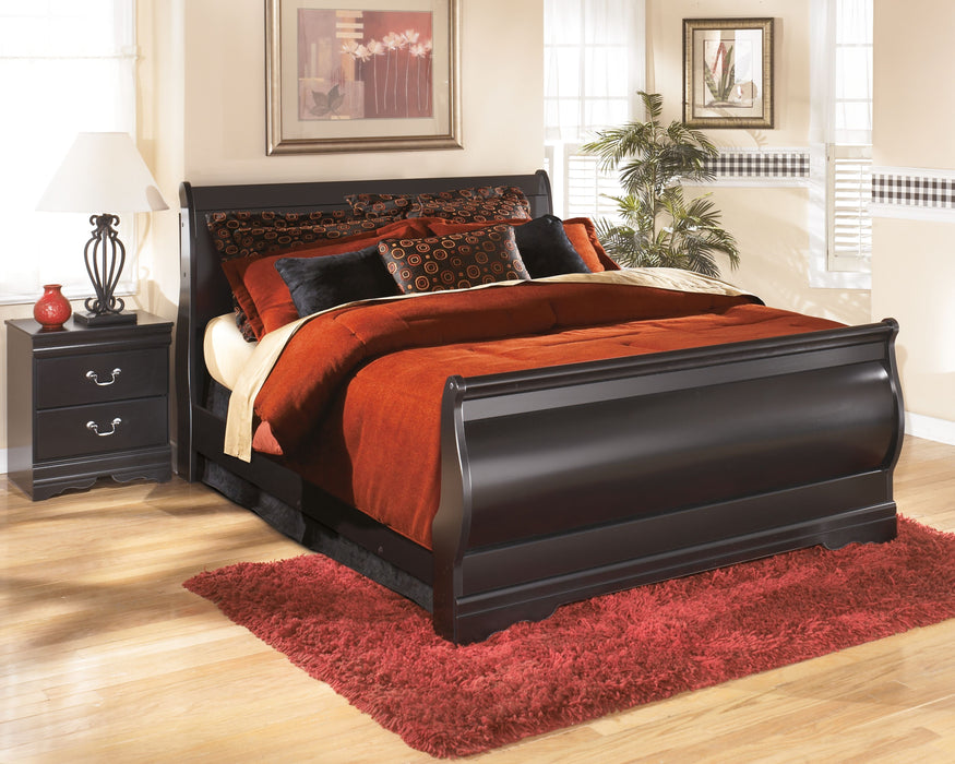 Huey Vineyard - Black - Queen Sleigh Bed