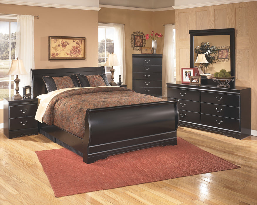 Huey Vineyard - Black - 5 Pc. - Dresser, Mirror, Queen Sleigh Bed